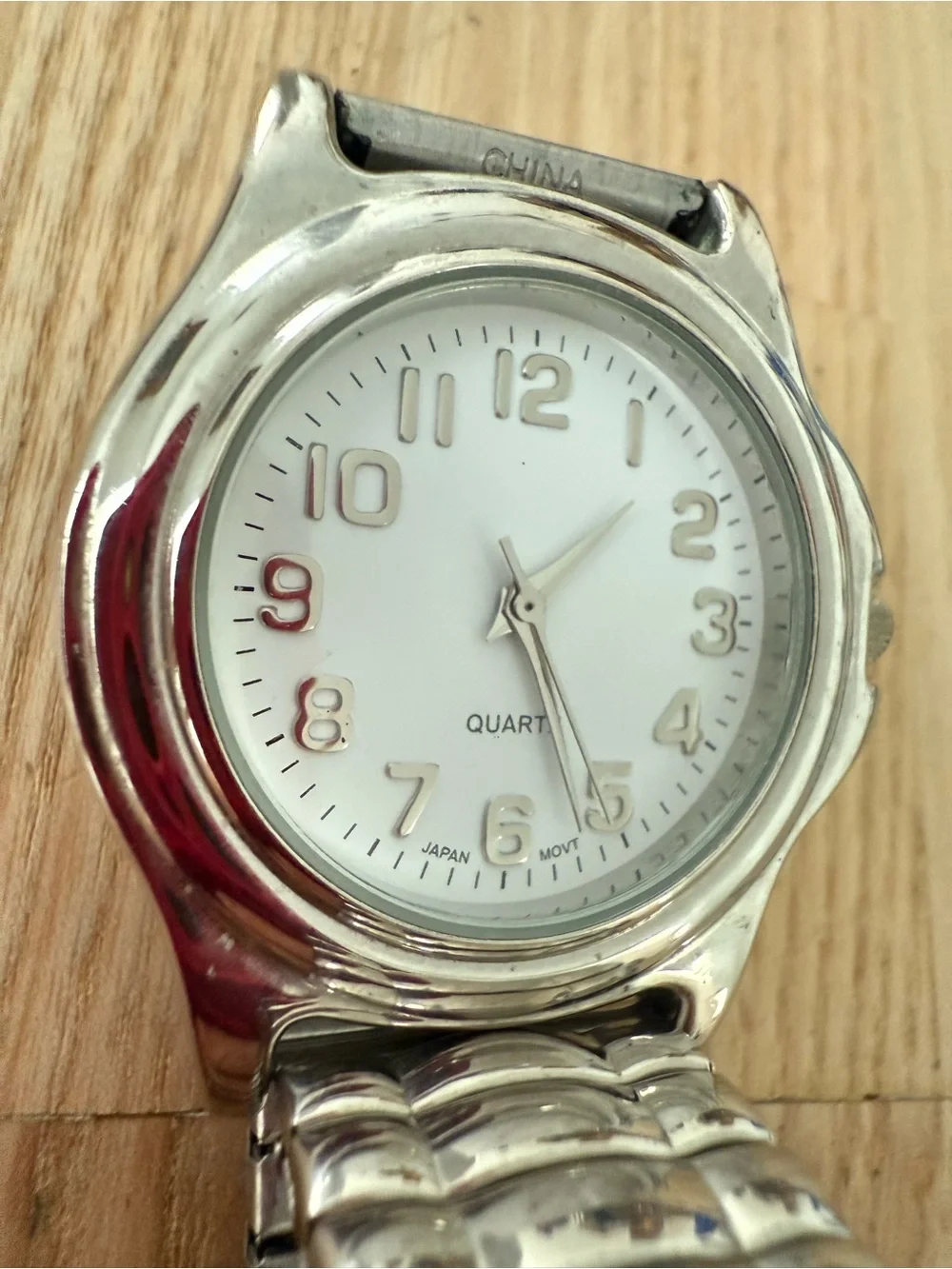 Unbranded silver tone minimal watch NEW BATTERY
